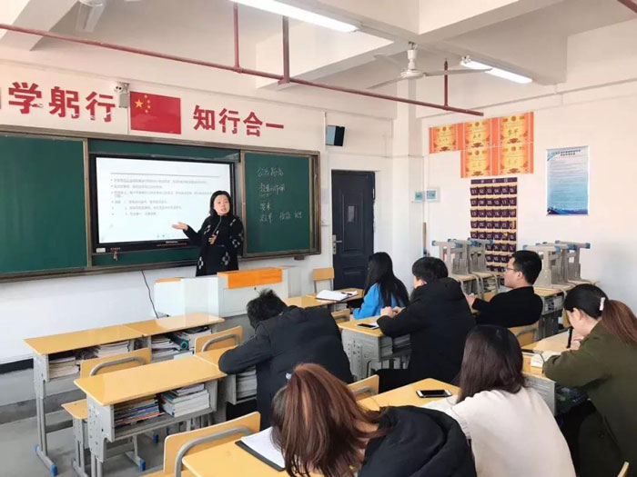長沙涉外旅游職業中專陳碧峰校長給全體班主任進行教學指導