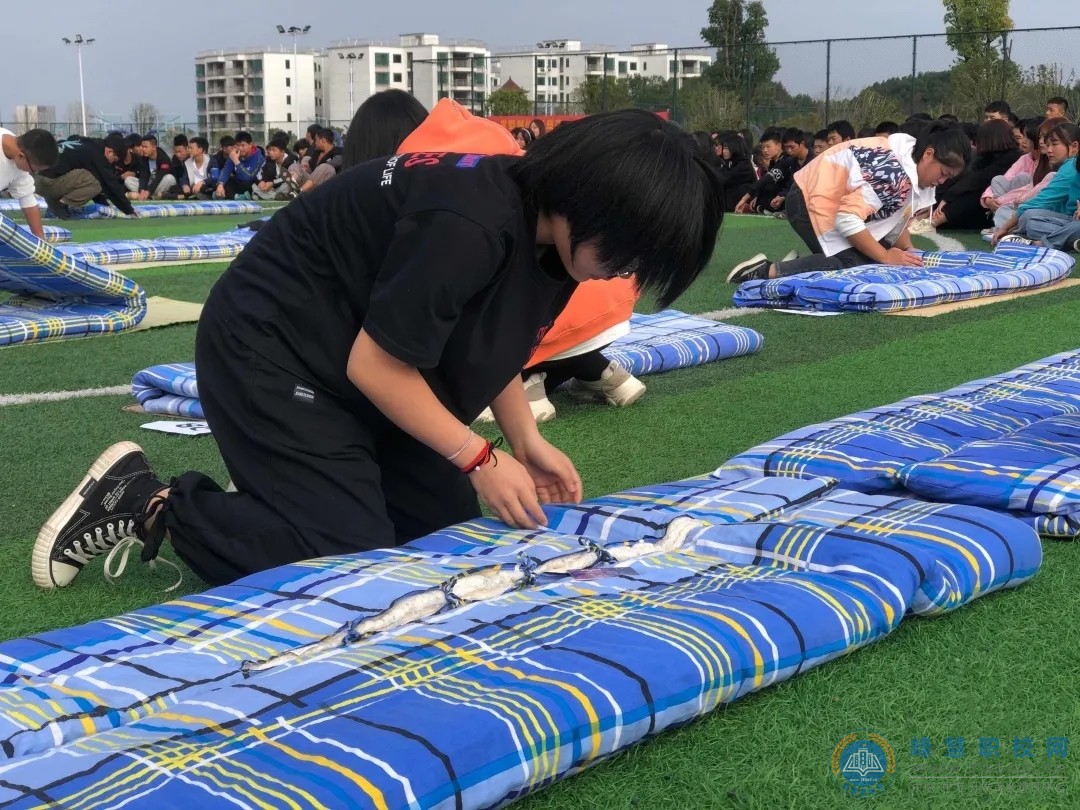 長沙市健康科技中等職業(yè)學(xué)校積極開展“行為規(guī)范月”活動