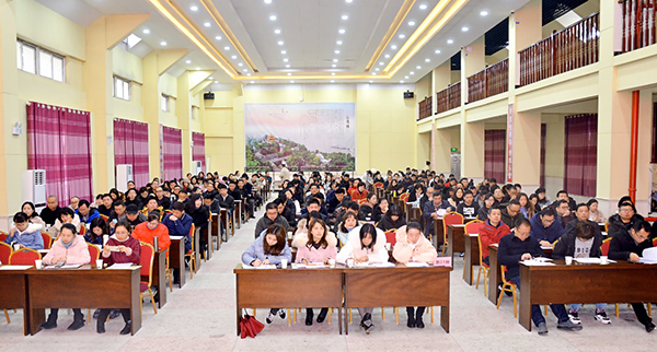 
市直民辦學校年檢暨政策宣講會在湘北女校召開