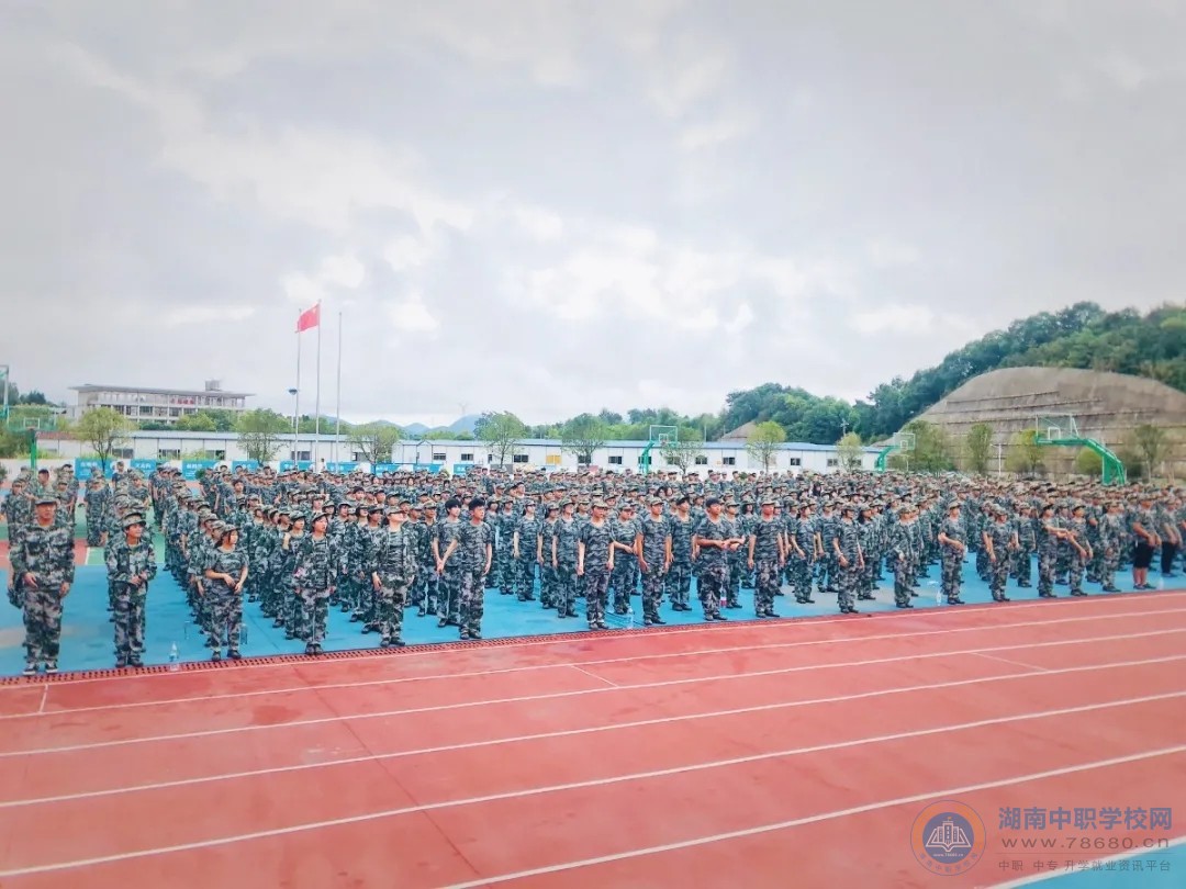 湖南中創(chuàng)智能科技技工學(xué)校2020級軍訓(xùn)進(jìn)行時 | 炎炎烈日“煉”新生，颯爽英姿最青春
