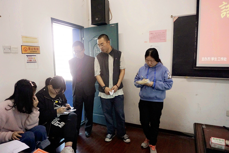 湖南曙光電子信息職業技術學校朗誦比賽角落