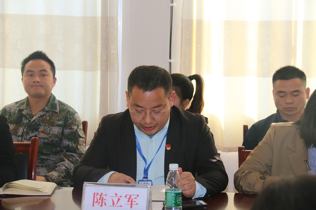  長沙科技工程學校黨支部組織召開“履職責、擔使命，真抓實干促發展”第三次專題學習研討會 