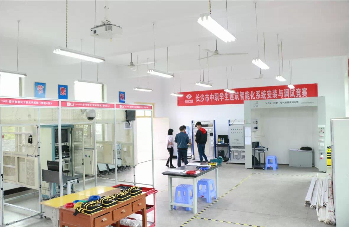 
中國水利水電第八工程局有限公司高級技工學校實訓室