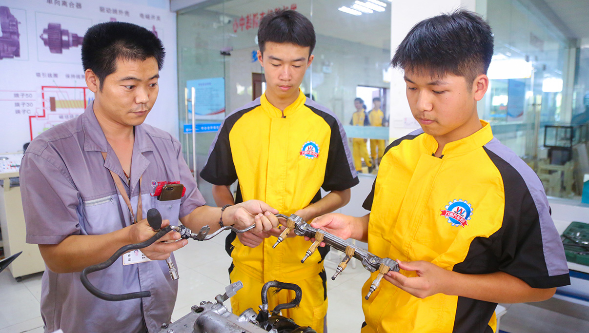  湖南萬通汽車技工學校2019年招生簡章 