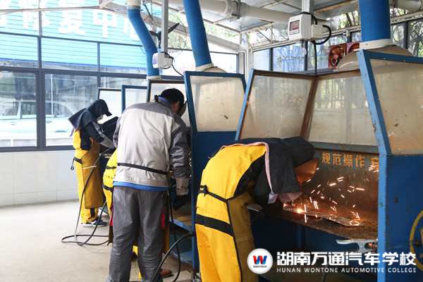  百家名企暖春助學！領取4項特惠助學禮 