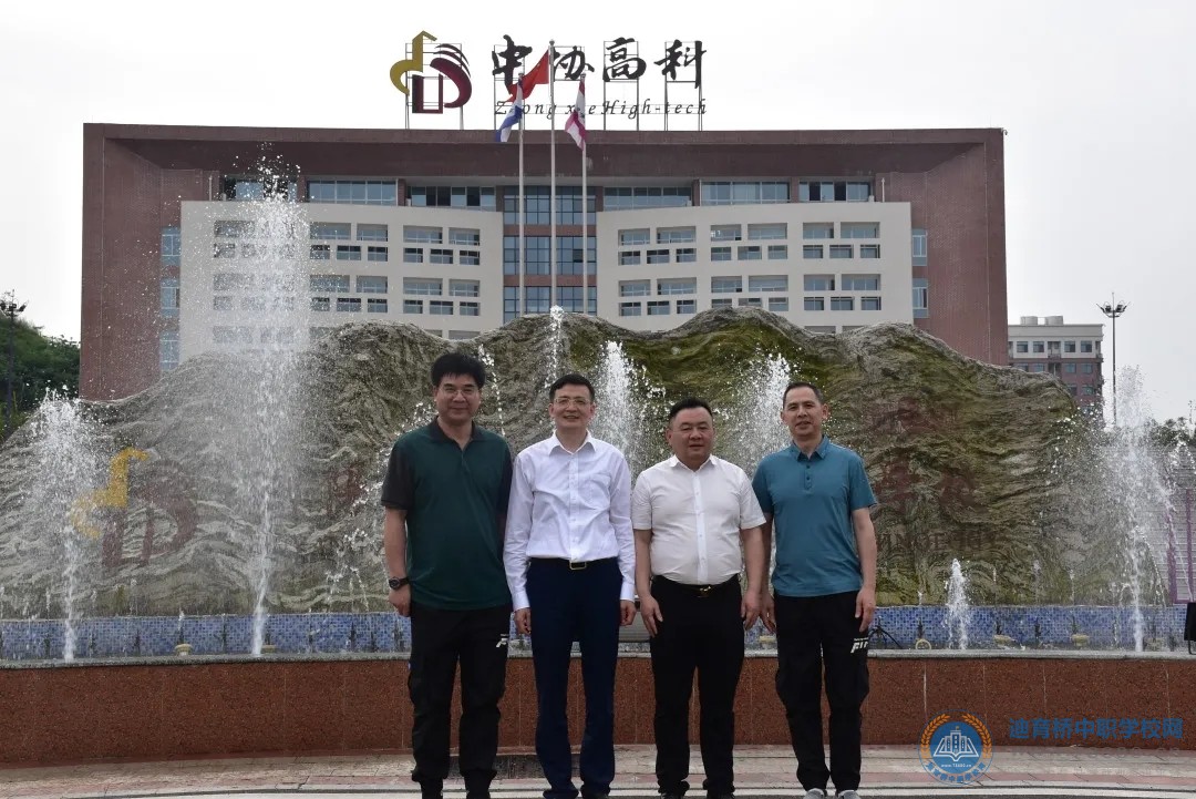 
湖南省政協(xié)常委、長沙市政協(xié)副主席彭繼球蒞臨瀏陽市中協(xié)高新科技學(xué)校視察指導(dǎo)工作