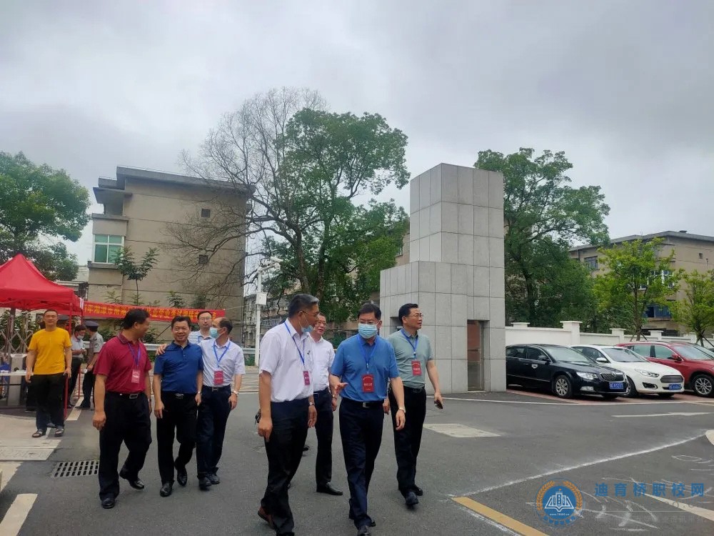 湘潭市副市長傅軍到中考考點巡考