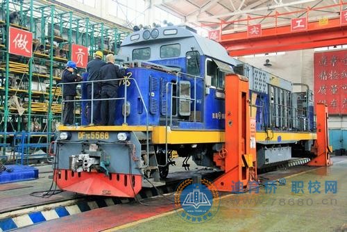內燃機車運用與檢修