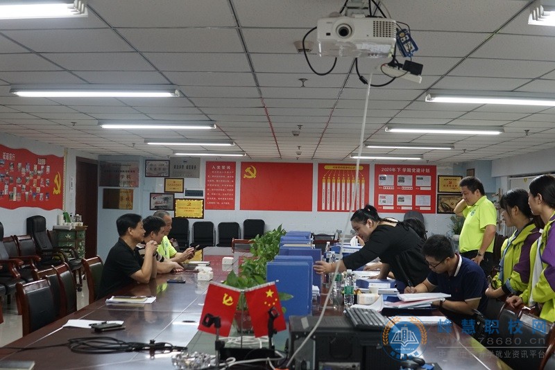 
長沙市教育局職成處來長沙湘江科技中等職業(yè)學校督查指導工作