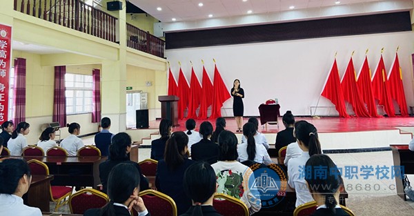 
抓實崗前教育 引導擇業就業
