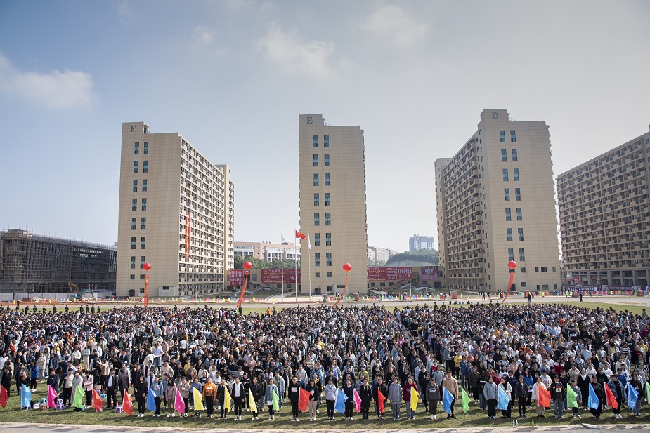 
這一次開學典禮，湖外整整盼了13年