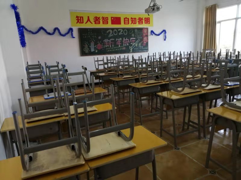 湖南中德交通技工學校學生科組織所有班級對教學樓、宿舍等學生學習、生活區域進行衛生大掃除