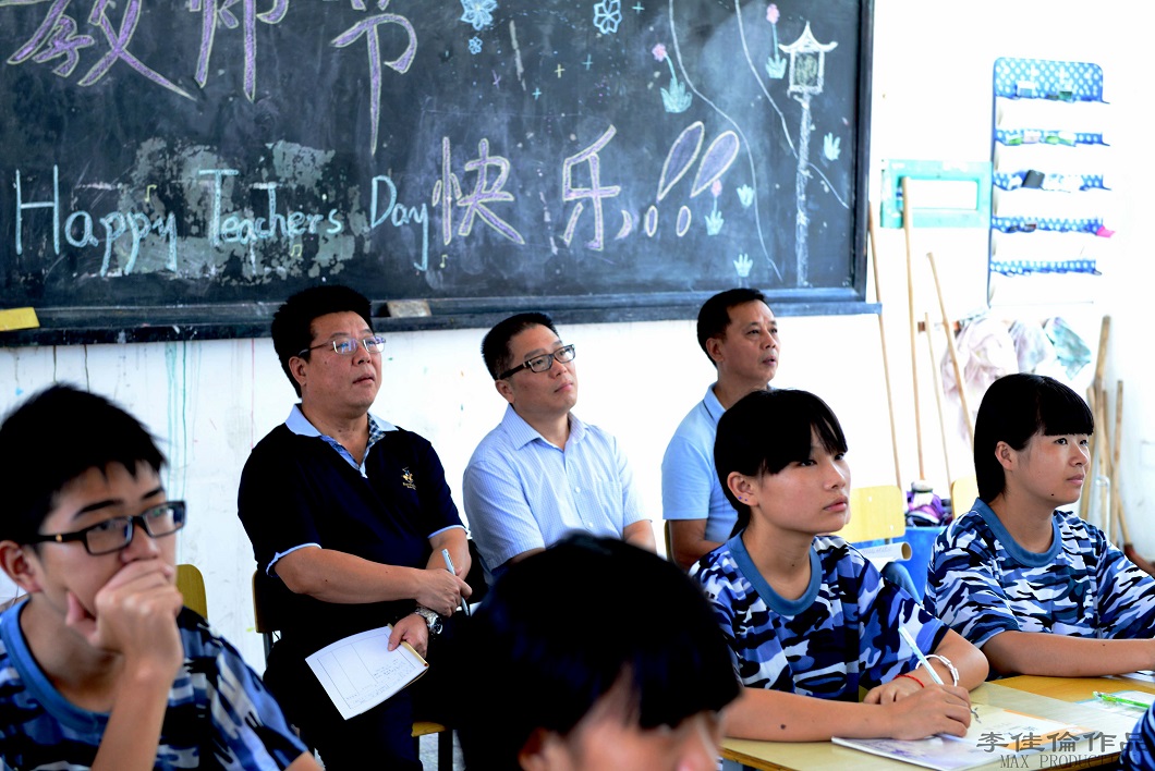 
張亦賢局長教師節到我校慰問看望教師