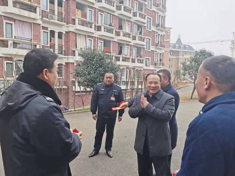
湖南電子科技職業學院領導慰問春節期間值班工作人員