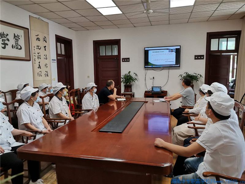 周南實驗中學：保障師生舌尖上的安全，我們一直在路上