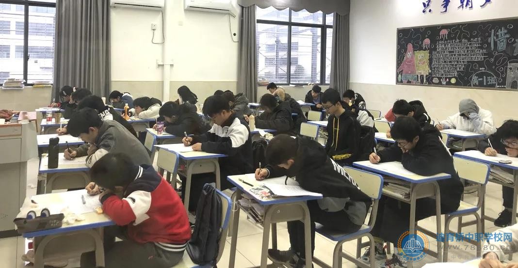 
湖南智云技工學校期中考試：披荊斬棘，逐夢前行