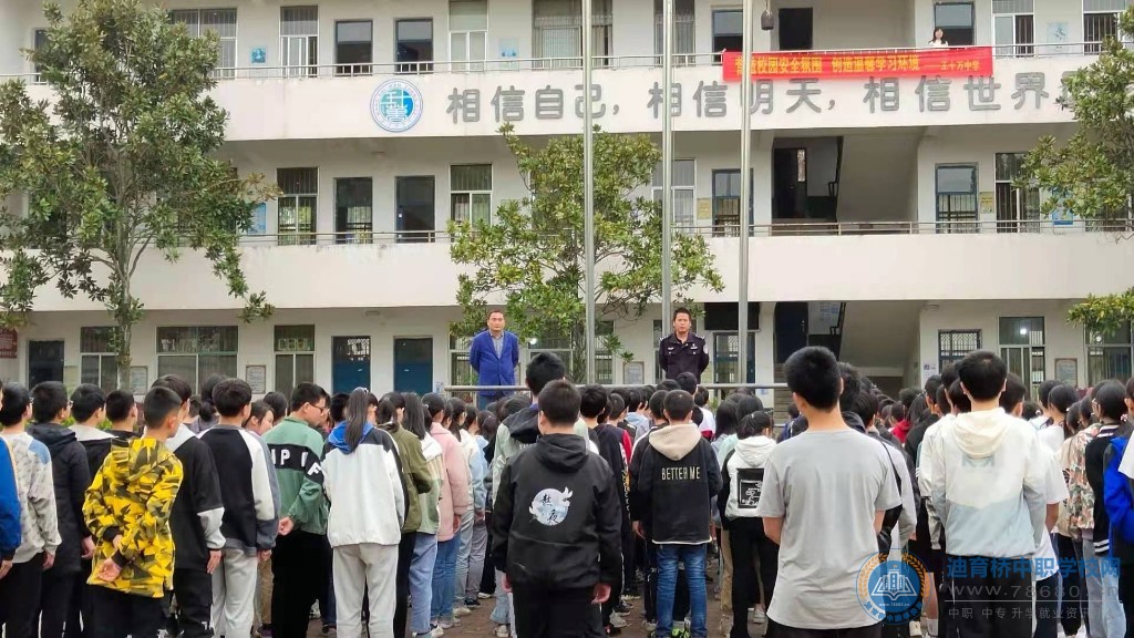 精準把脈賦能 助力決勝中考 —淥口區教研室到龍船鎮王十萬中學校開展初三課堂教學教研活動