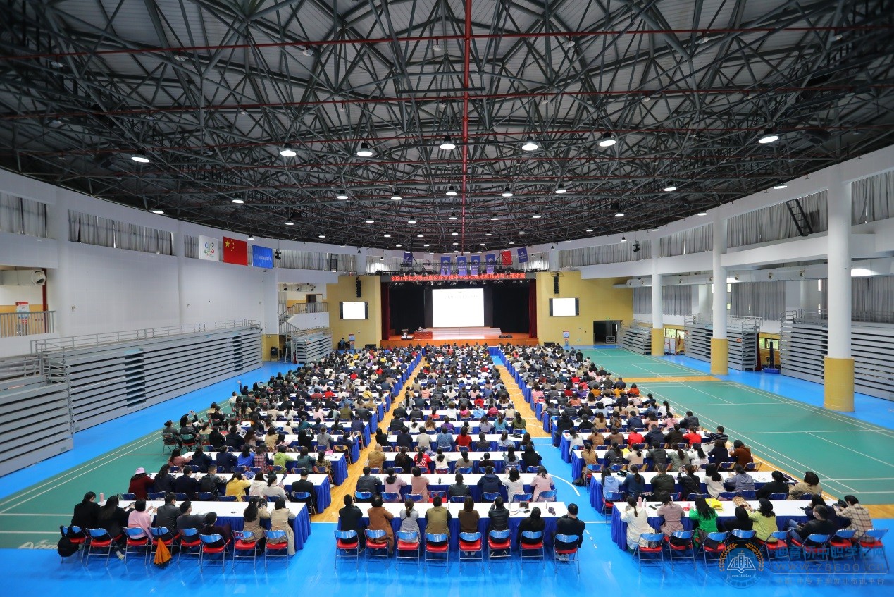 長郡梅溪湖舉行2021年長沙市市直公辦學(xué)校中學(xué)生心理危機(jī)預(yù)防與干預(yù)講座